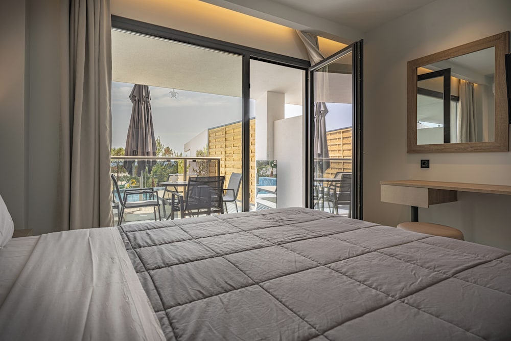 Superior Apartment, 1 Bedroom, Private Pool, Ground Floor (Swim Up) - Photo 4