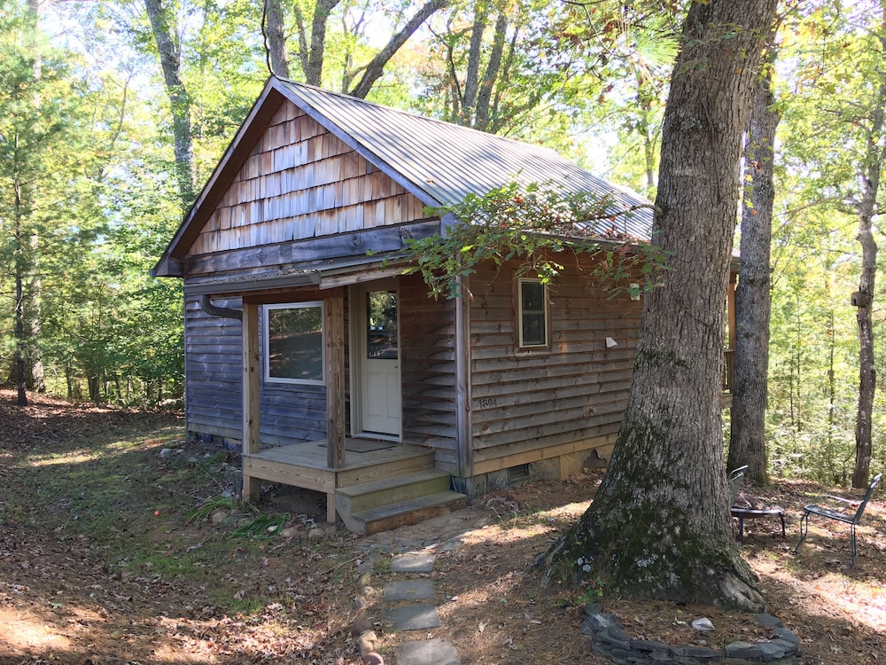 Cabin, 1 King Bed, Jetted Tub photo 1