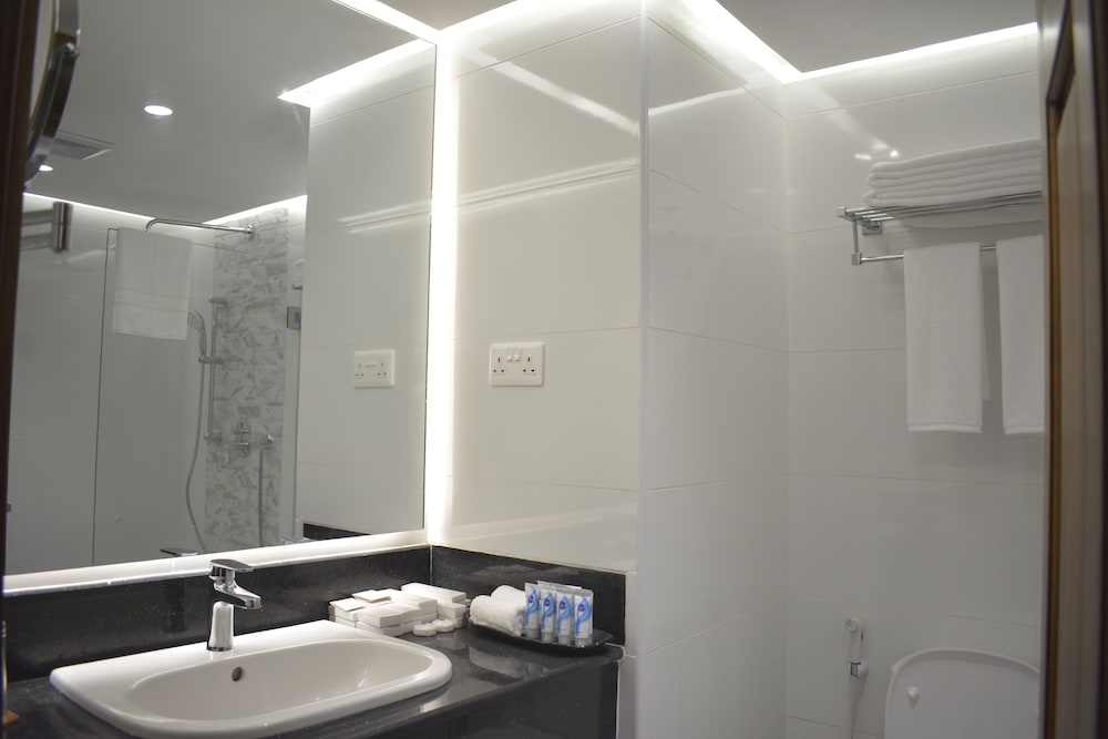 Suite - Photo 5