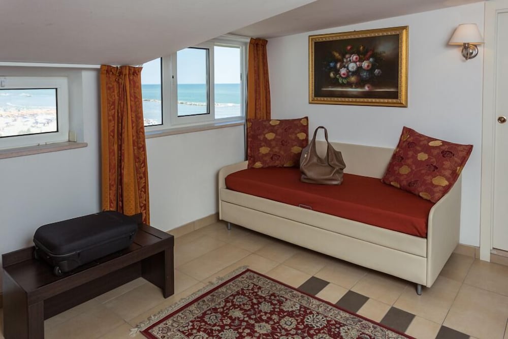 Suite, 1 Double Bed photo 2