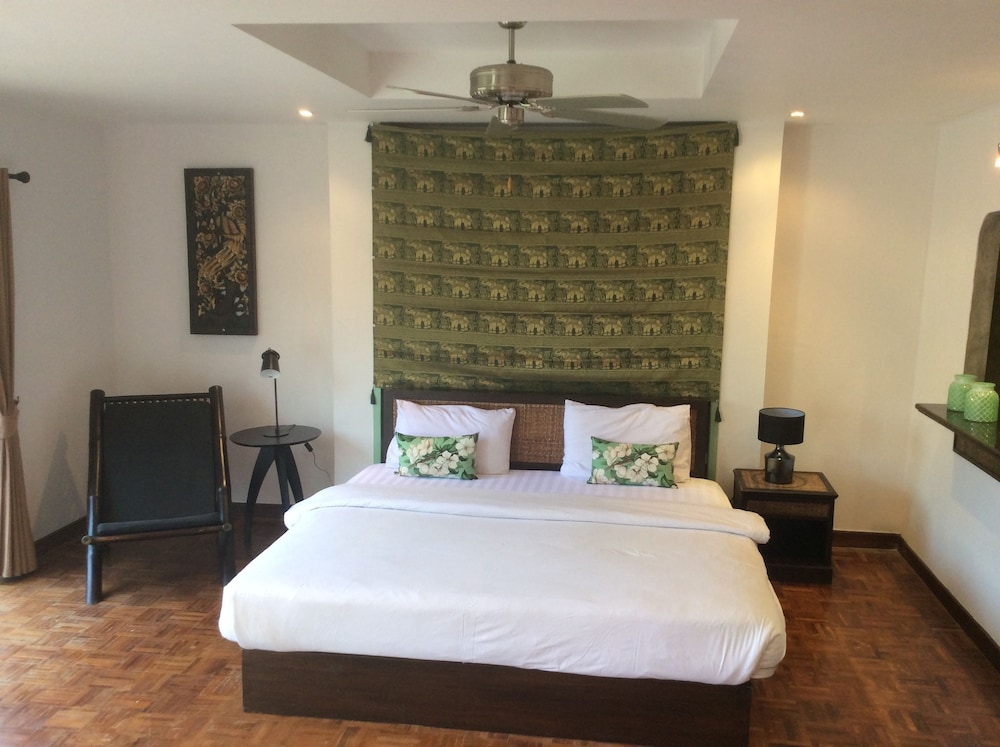 Family Bungalow, 1 Bedroom, Kitchen, Pool View photo 2