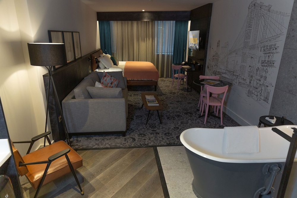 Suite, 1 King Bed (Free Standing Bath) - Photo 2