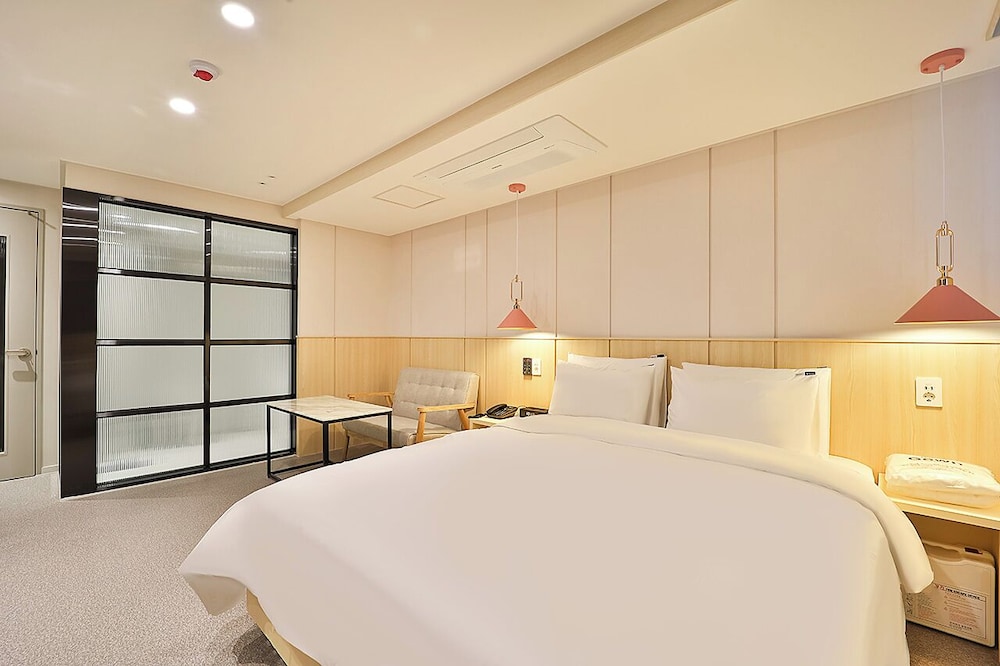 Deluxe Room - Photo 3