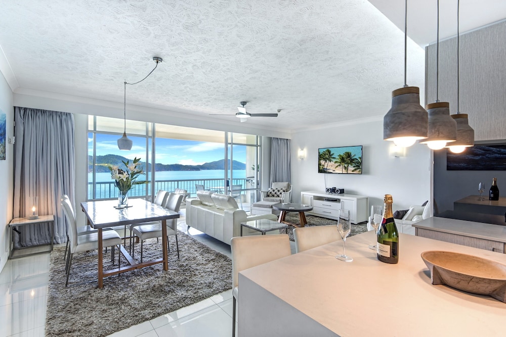 Apartment, 1 Bedroom, Ocean View (1306) photo 1