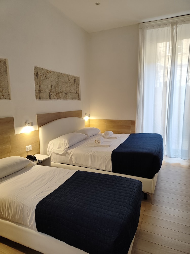 Standard Triple Room photo 2