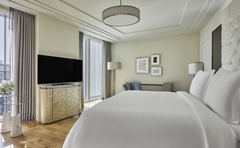 Deluxe Suite, 1 King Bed (Executive) photo 2