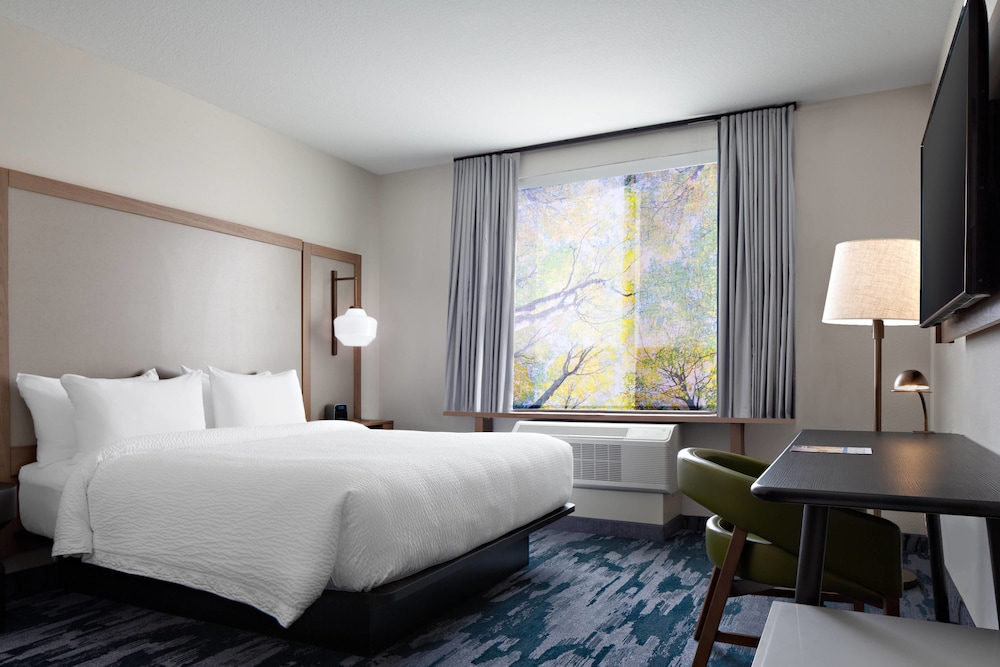 Room, 1 King Bed (Mobility/Hearing Access, Roll-In Shwr) - Photo 1