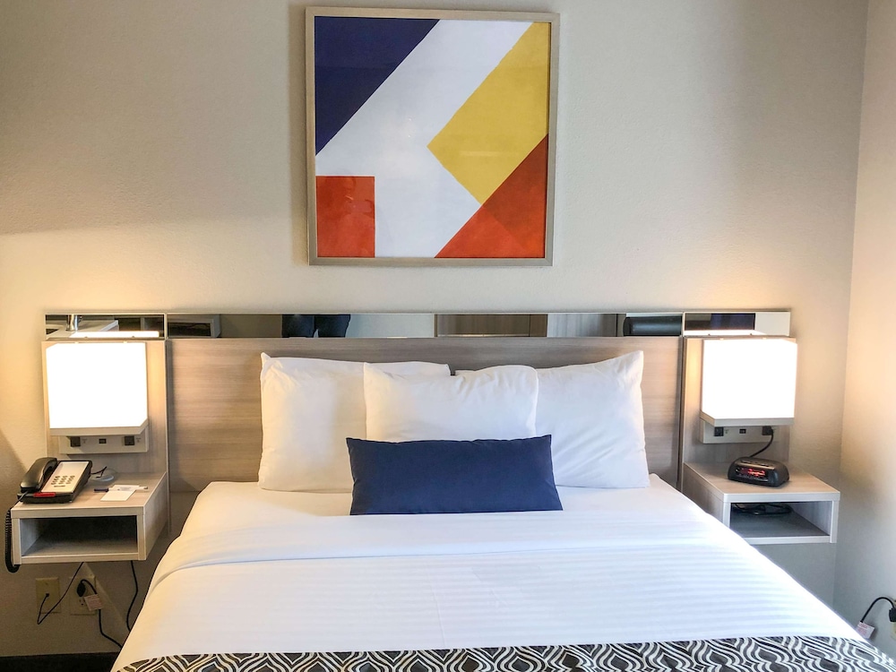 Room, Accessible photo 1