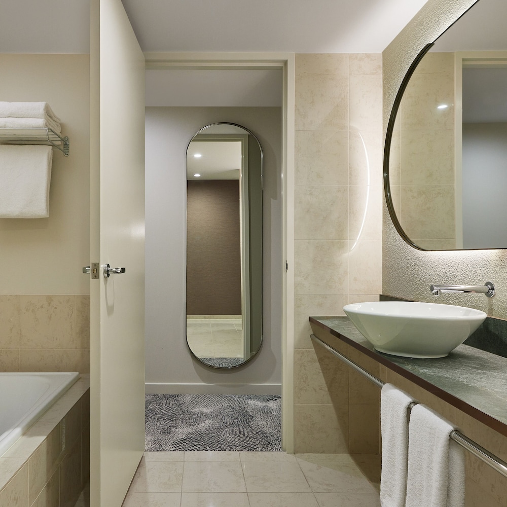 Deluxe King Room - Photo 4