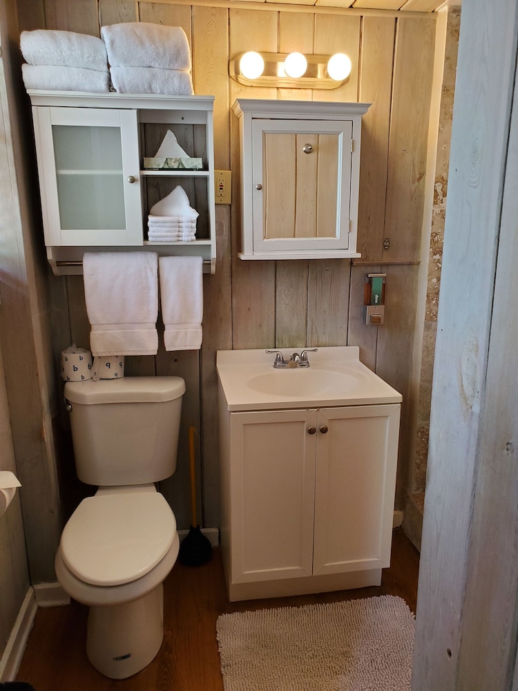 Room - Photo 10