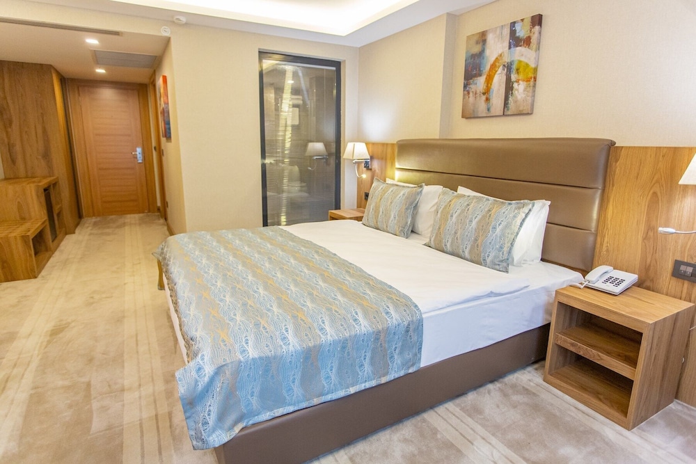 Superior Room thumbnail 6