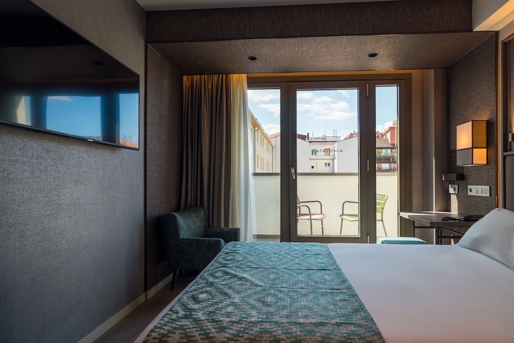 Superior Double Room Single Use, Balcony - Photo 1