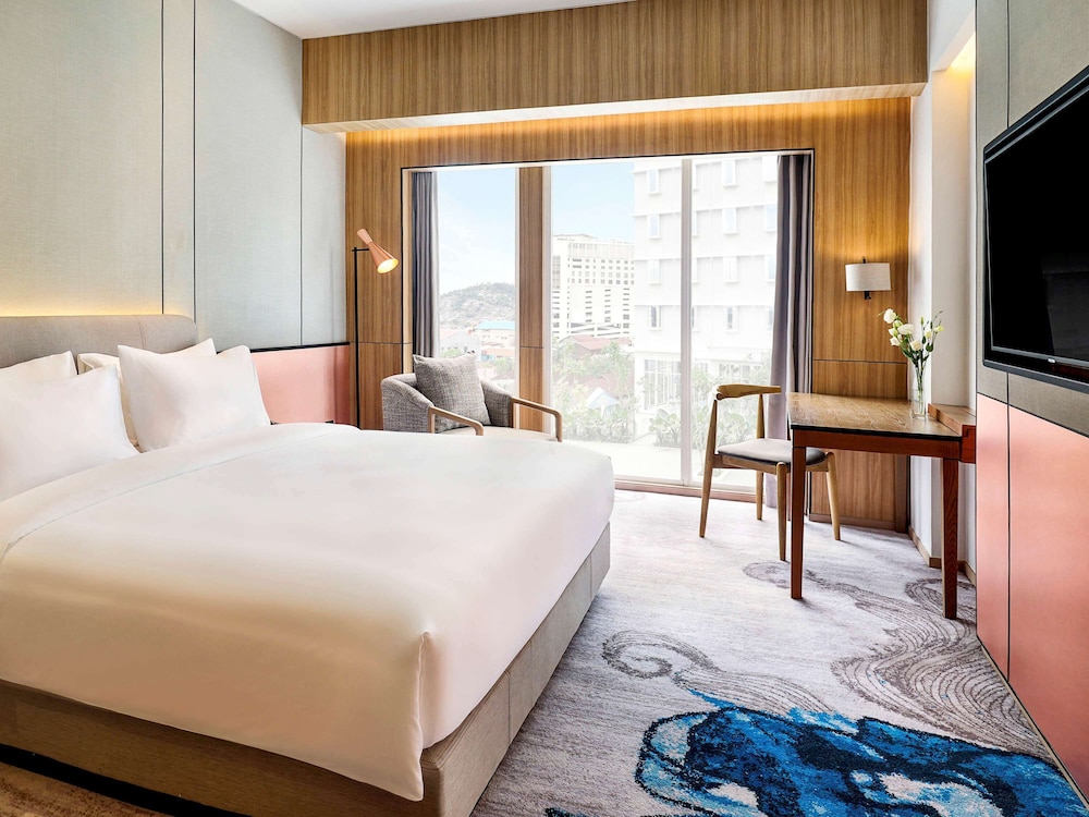 Superior Room, 1 King Bed, River View