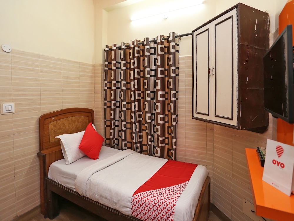 Single Room, 1 Queen Bed photo 2