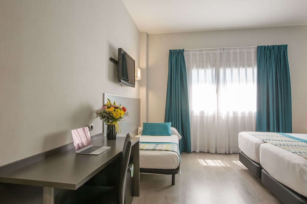 Triple Room, 3 Twin Beds - Photo 3