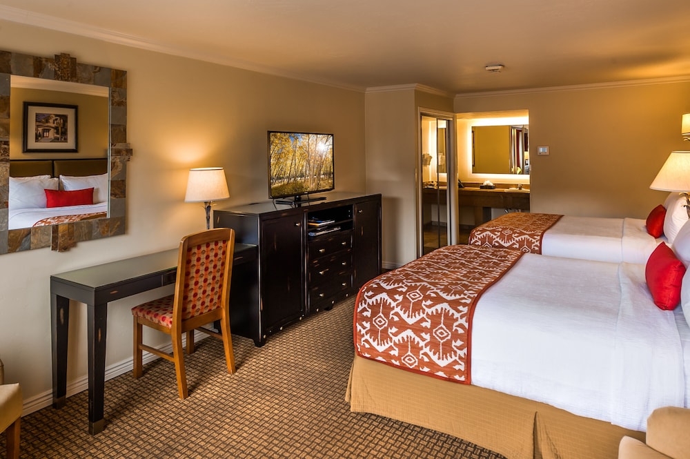 Standard Room, 2 Queen Beds, Non Smoking, Patio (1st Floor)