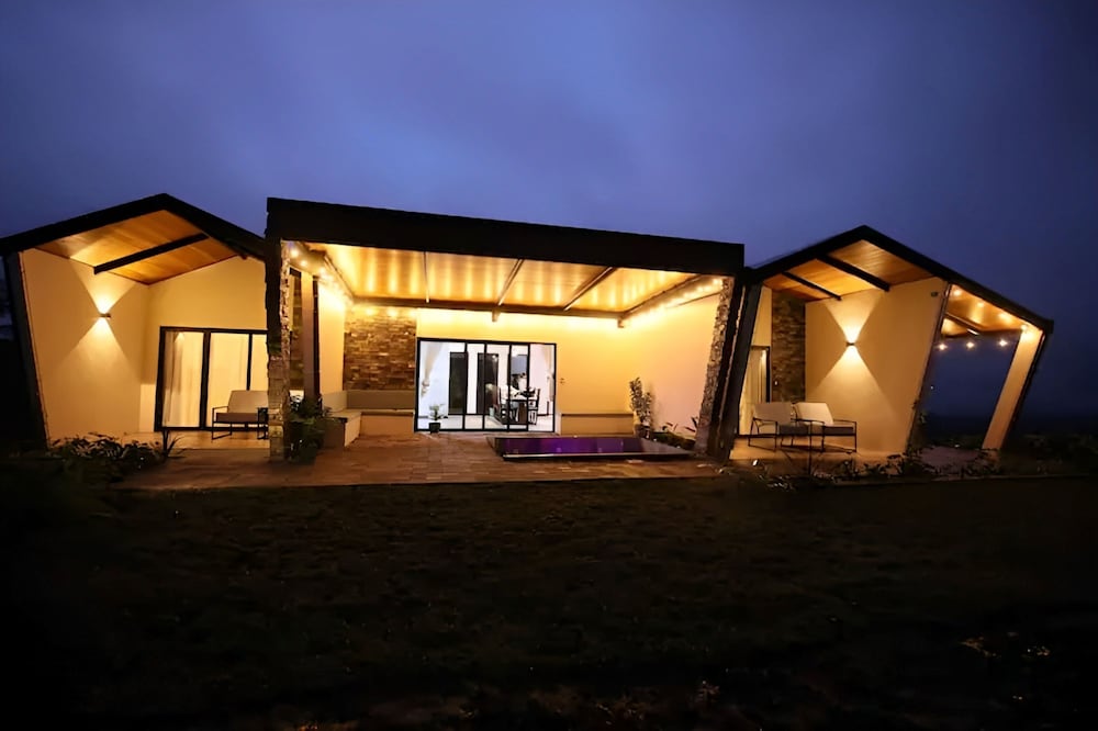 Deluxe Villa photo 2