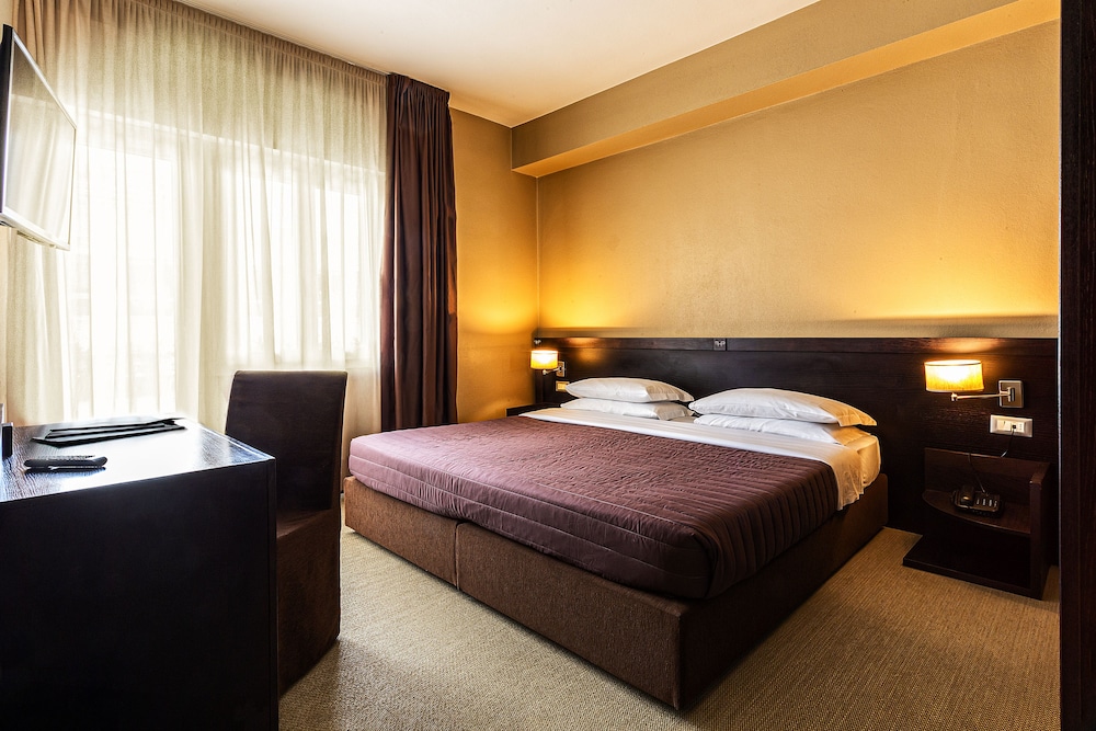 Standard Double or Twin Room - Photo 1