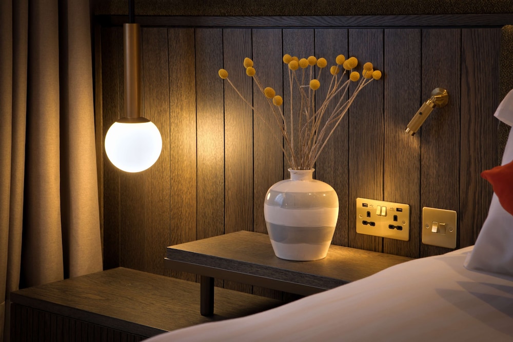 Deluxe Room, 1 King Bed - Photo 1