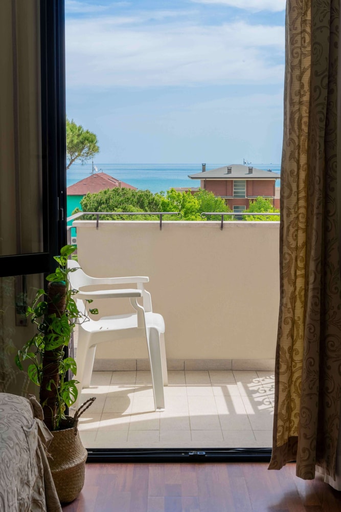 Quadruple Room, Sea View - Photo 5
