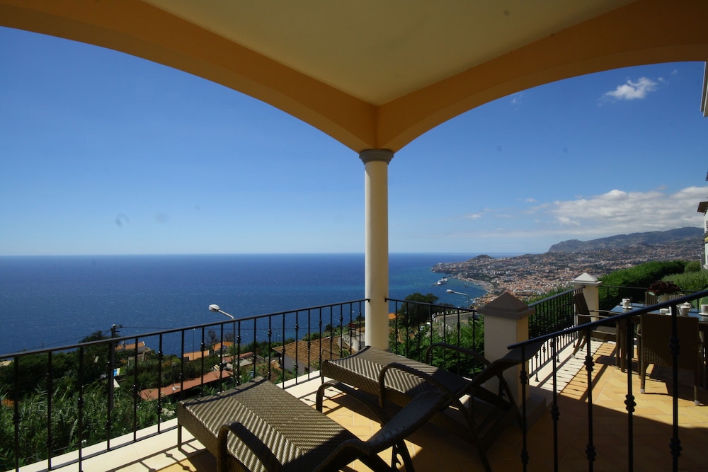 Superior Apartment, 2 Bedrooms, Sea View (& Funchal View) photo 2
