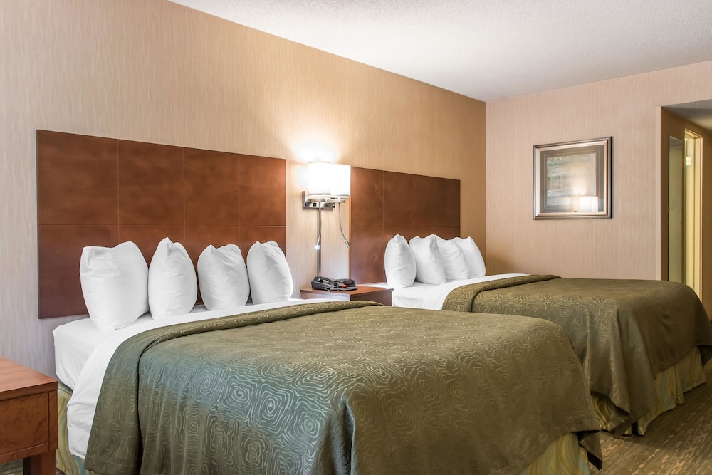 Standard Room, 2 Queen Beds, Non Smoking photo 1