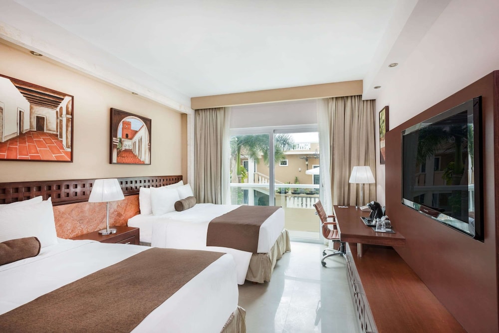 Standard Room, 2 Queen Beds photo 3