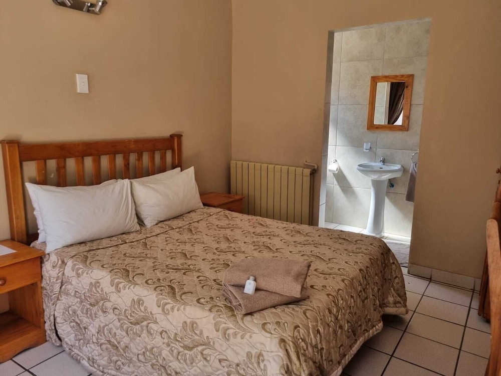 Standard Single / Double Room photo 3