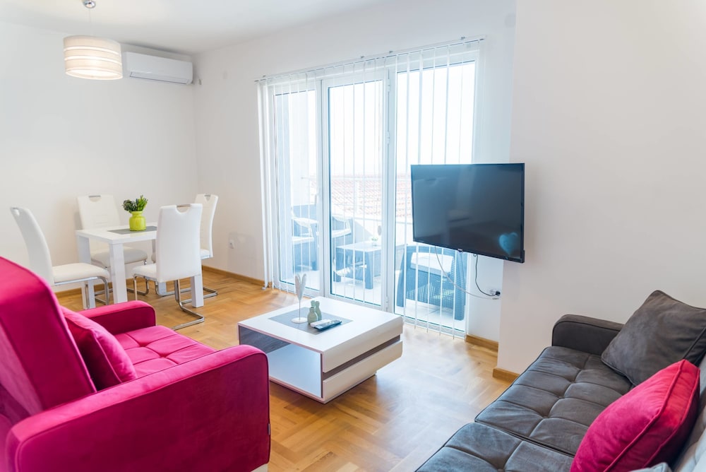 Apartment, Multiple Beds