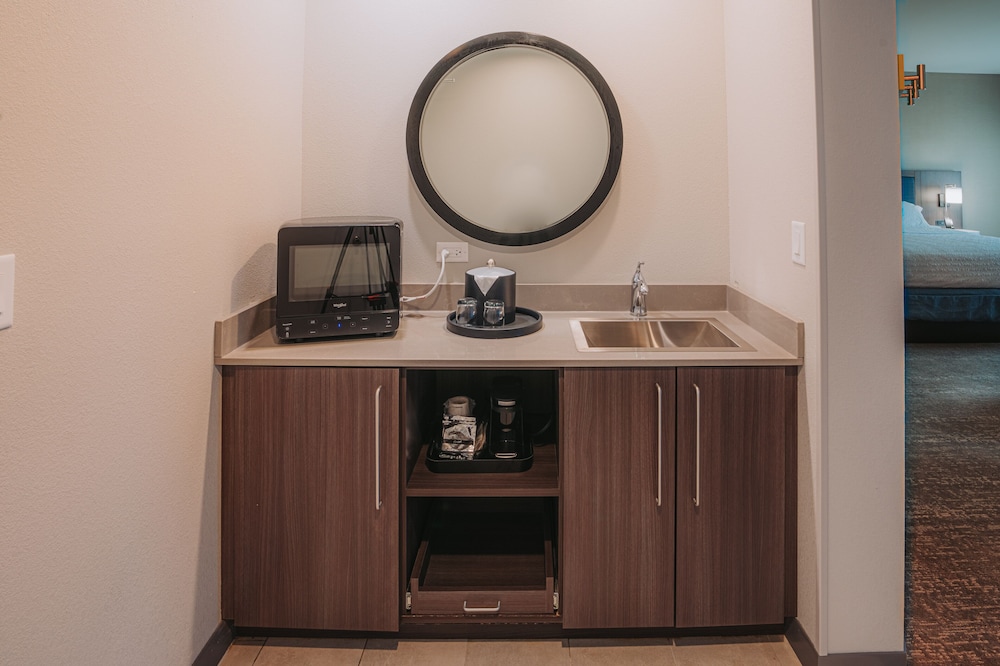 Suite, 1 King Bed, Accessible, Refrigerator & Microwave (Hearing) - Photo 3