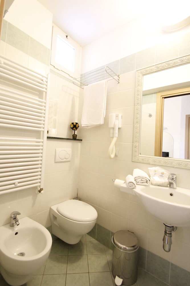Junior Double Room, 1 Double or 2 Twin Beds - Photo 5