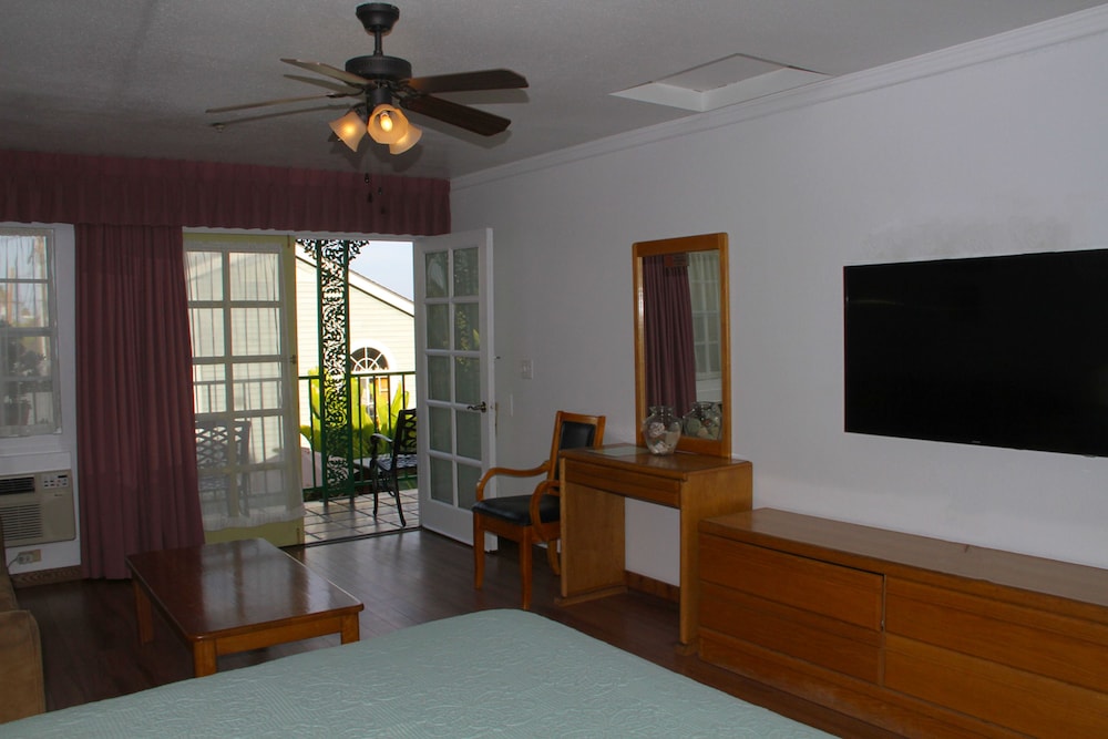 Room, Non Smoking, Courtyard View (Unit C or D) photo 3