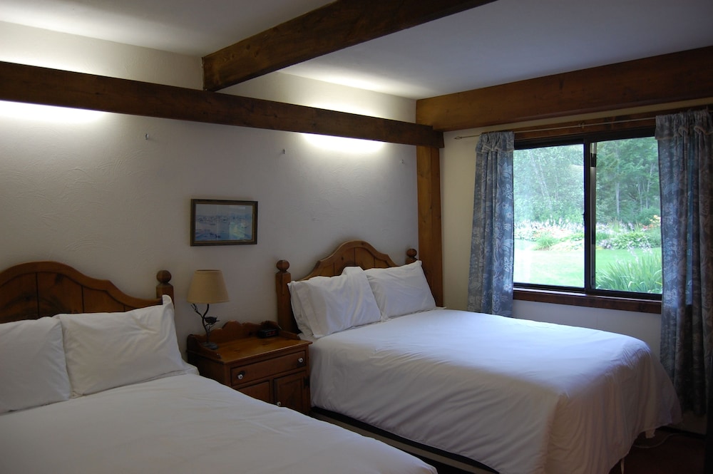 Deluxe Double - 2 Double Beds