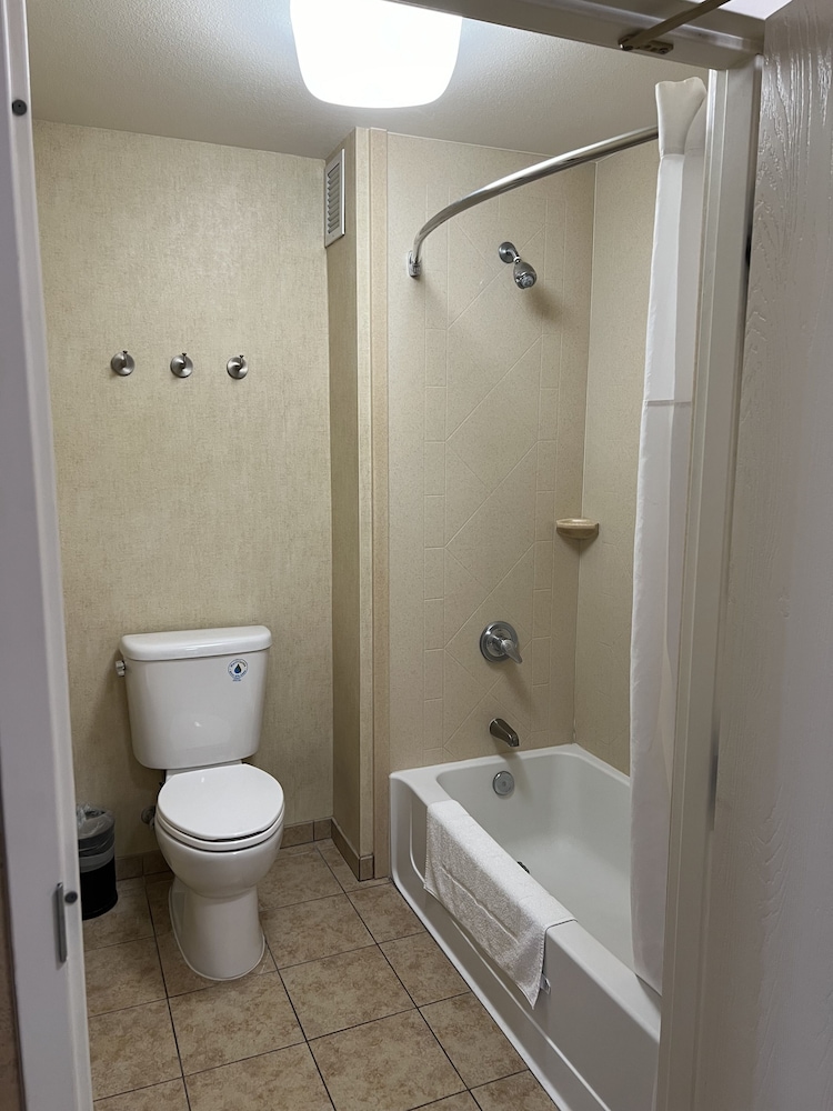 Suite, 2 Queen Beds, Non Smoking - Photo 9