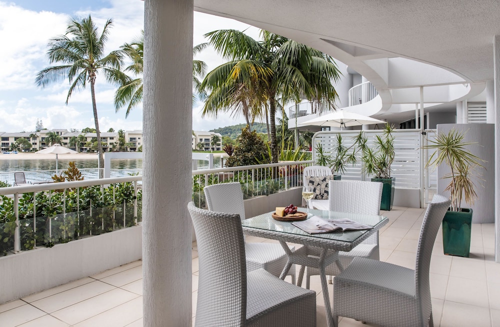 3 Bedroom Waterfront Deluxe Townhouse photo 3