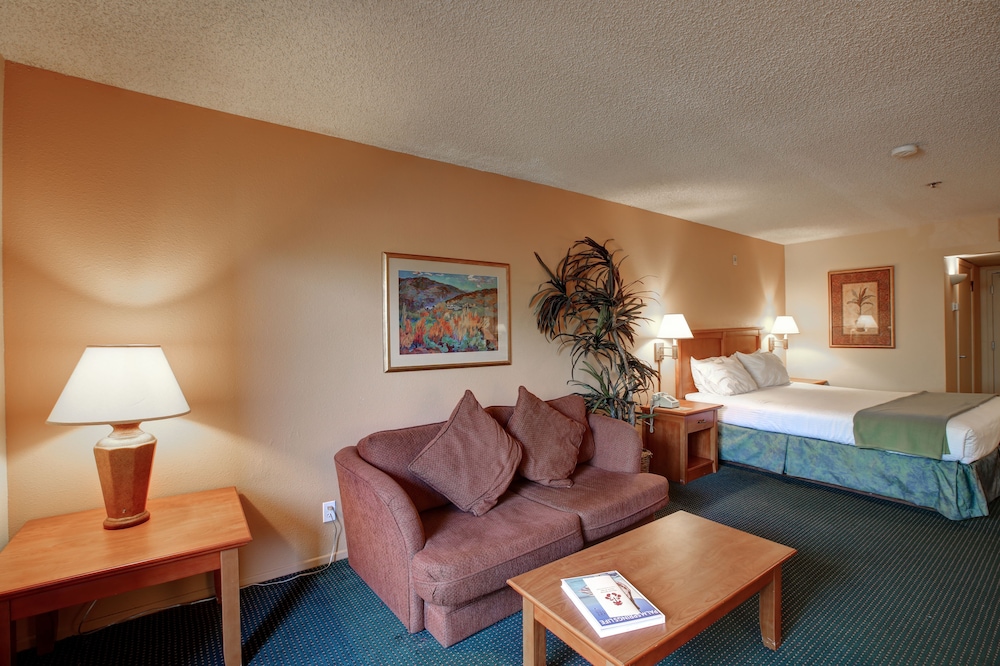 Standard Room, 1 King Bed (Standard King Room) - Photo 2