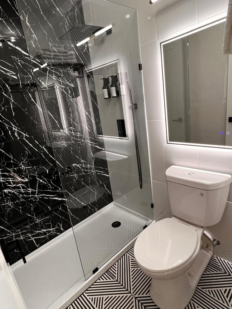 Deluxe Studio Suite, Kitchenette, NO Pets photo 2