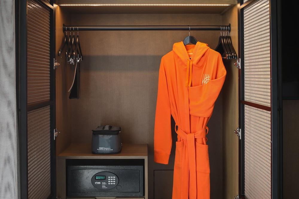 Suite, 1 Bedroom - Photo 3