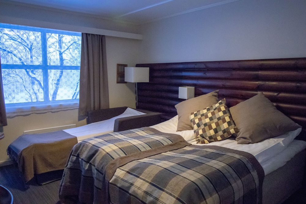 Family Double Room, 1 Queen Bed with Sofa bed photo 2