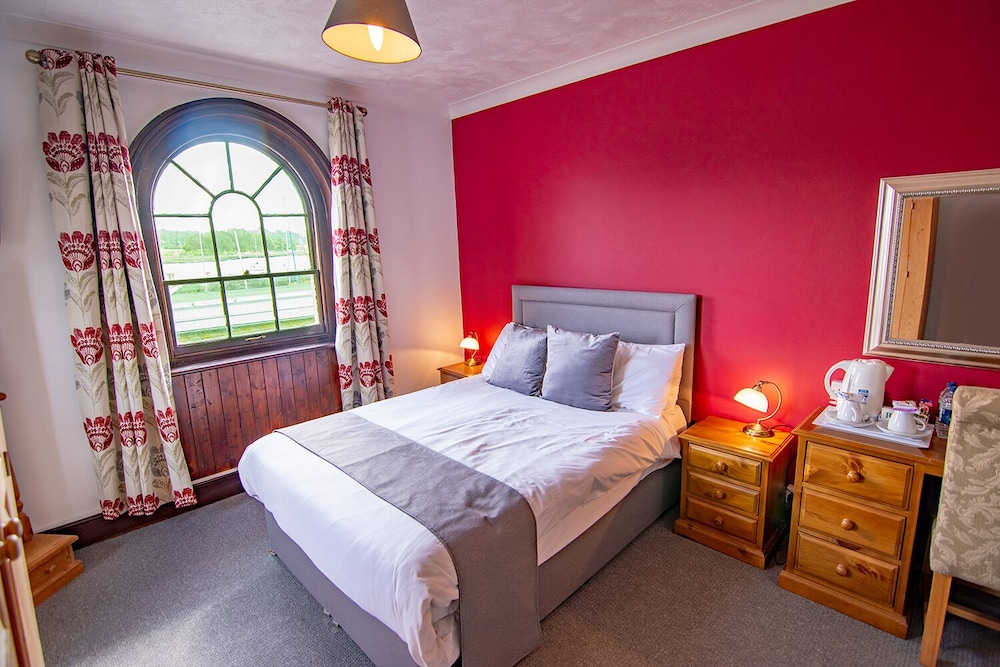 Family Suite, Ensuite, River View photo 3