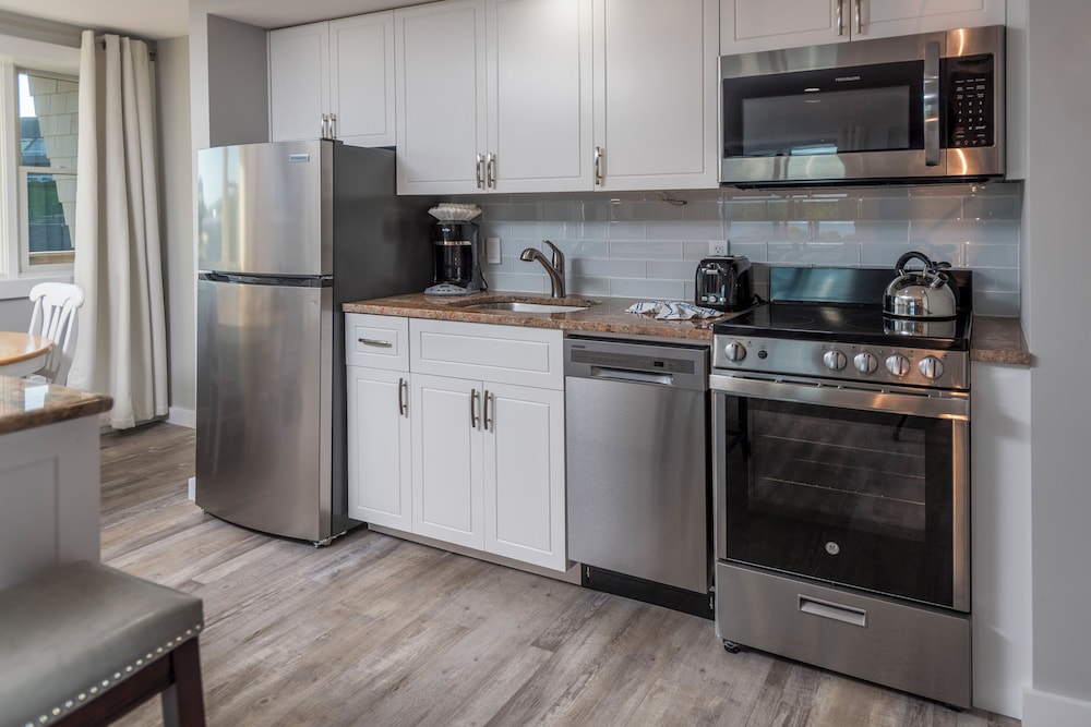 Suite, 1 Bedroom, Fireplace photo 2