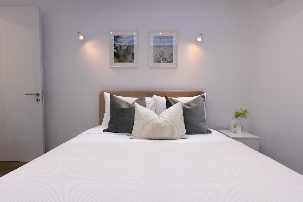 Luxury House photo 1