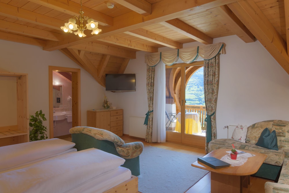 Junior Suite (for Families) - Photo 3