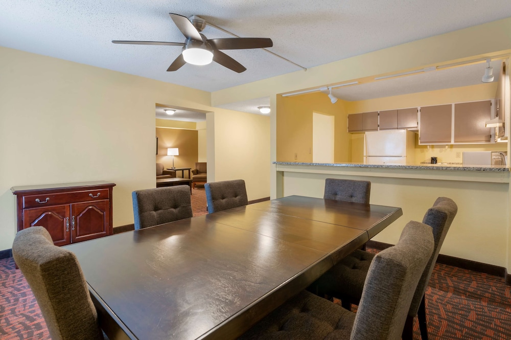 Suite, 1 King Bed, Non Smoking, Kitchen (with Sofabed, Full Kitchen) - Photo 4