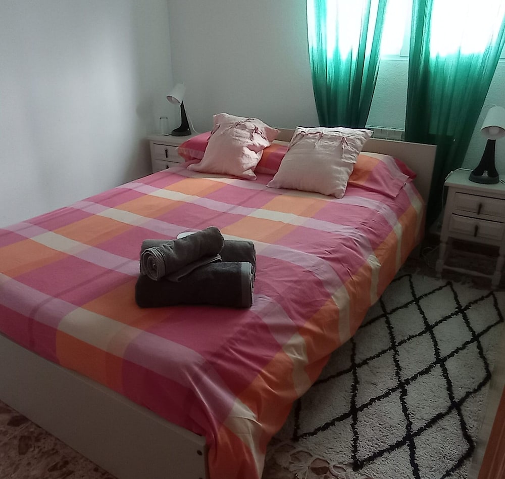 Economy Room, Hill View
