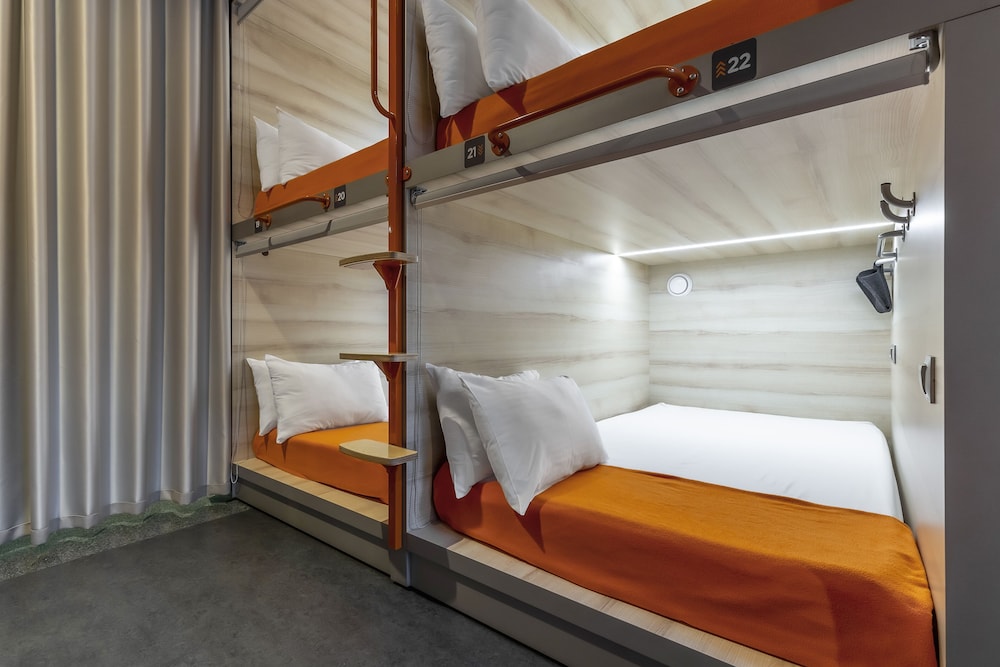 Single Capsule (12-Hour Accommodations) photo 1