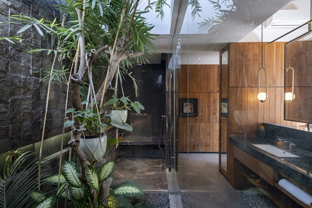 Smart 1 Bedroom Villa with Private Pool & Hot Tub - Photo 7