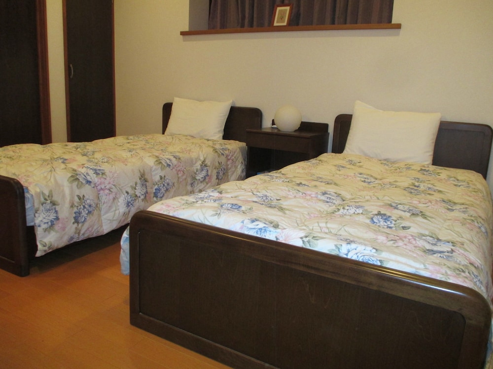 Standard Room thumbnail 6