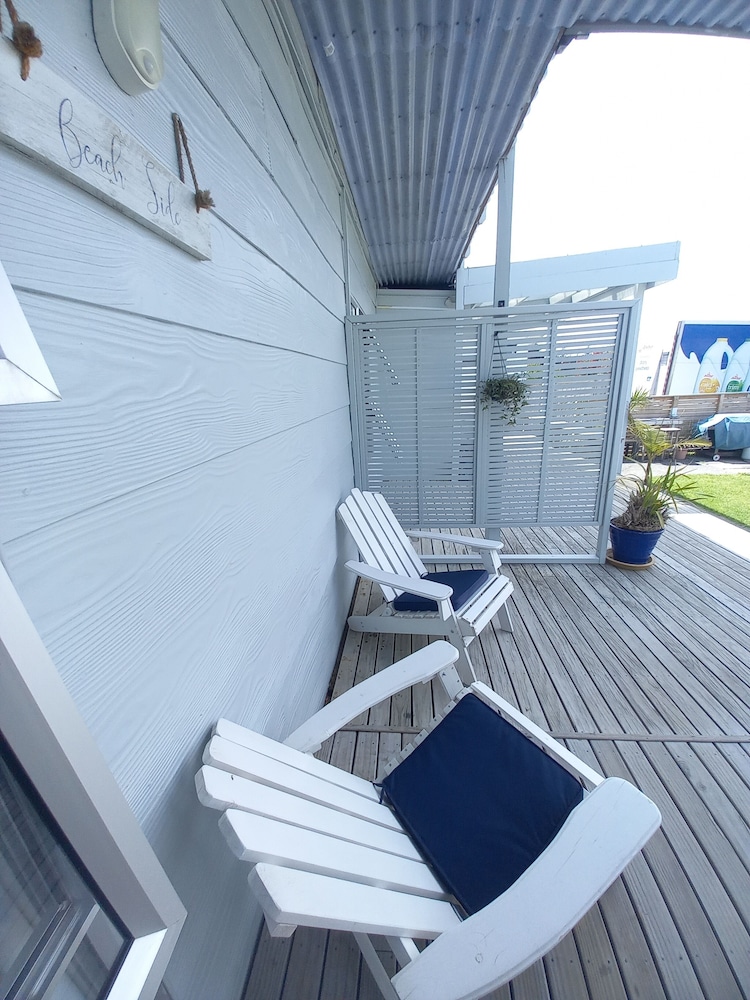 Beach Side Unit (1 Queen, 2 Singles) photo 3