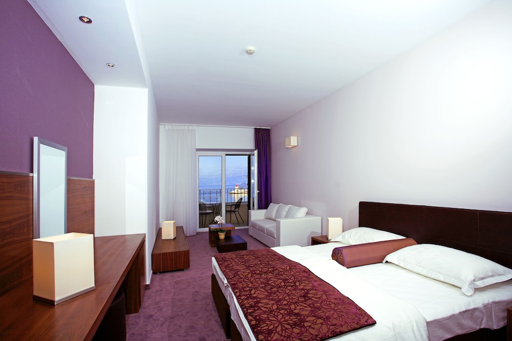Double or Twin Room, Balcony, Sea View photo 2
